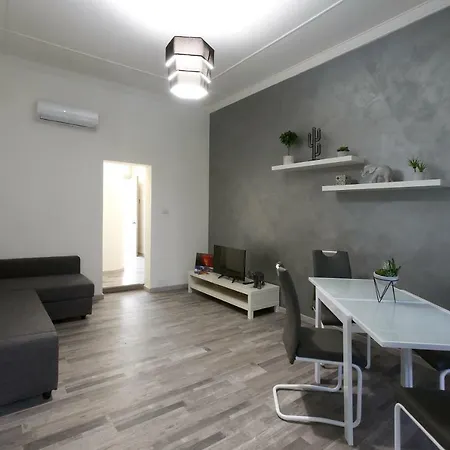 Tembo House - Pantano * Katania